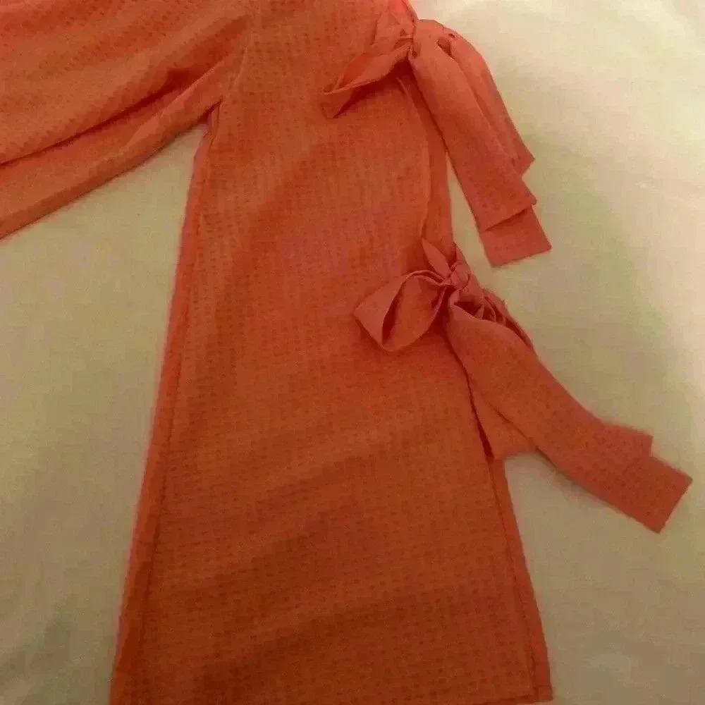 Cece beautiful peach blouse. This blouse has bell sleeves with tie closures. - Picture 5 of 7